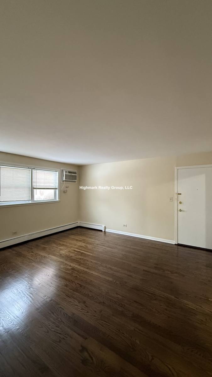 Apartment for rent at 622 Lincoln Ave #103A, Addison, IL 60101