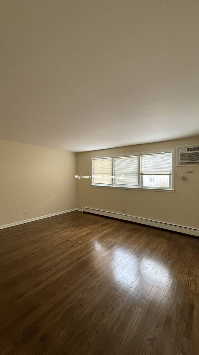 Apartment for rent at 622 Lincoln Ave #103A, Addison, IL 60101