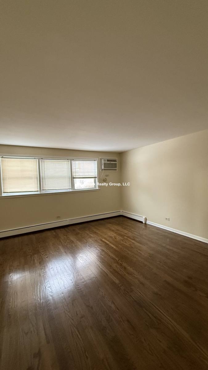 Apartment for rent at 622 Lincoln Ave #103A, Addison, IL 60101