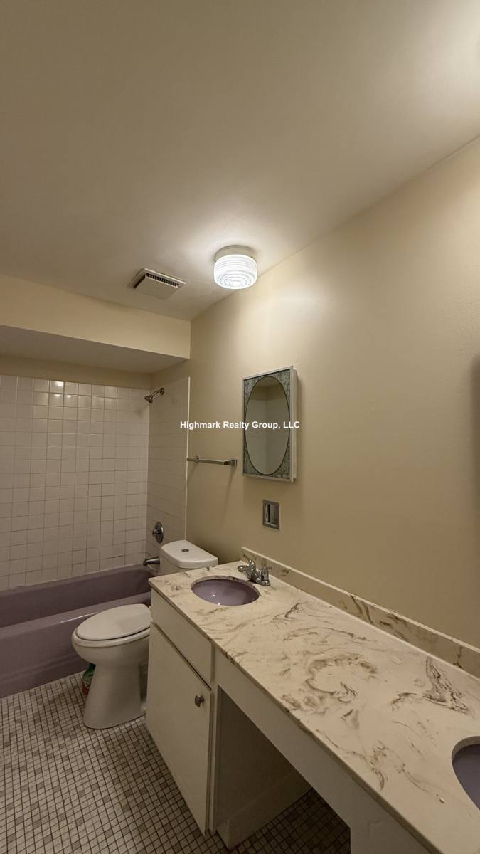 Apartment for rent at 622 Lincoln Ave #103A, Addison, IL 60101