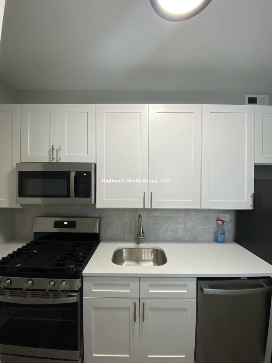 Apartment for rent at 6517 N Newgard Ave, Chicago, IL 60626