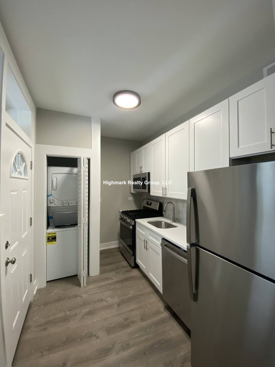 Apartment for rent at 6517 N Newgard Ave, Chicago, IL 60626