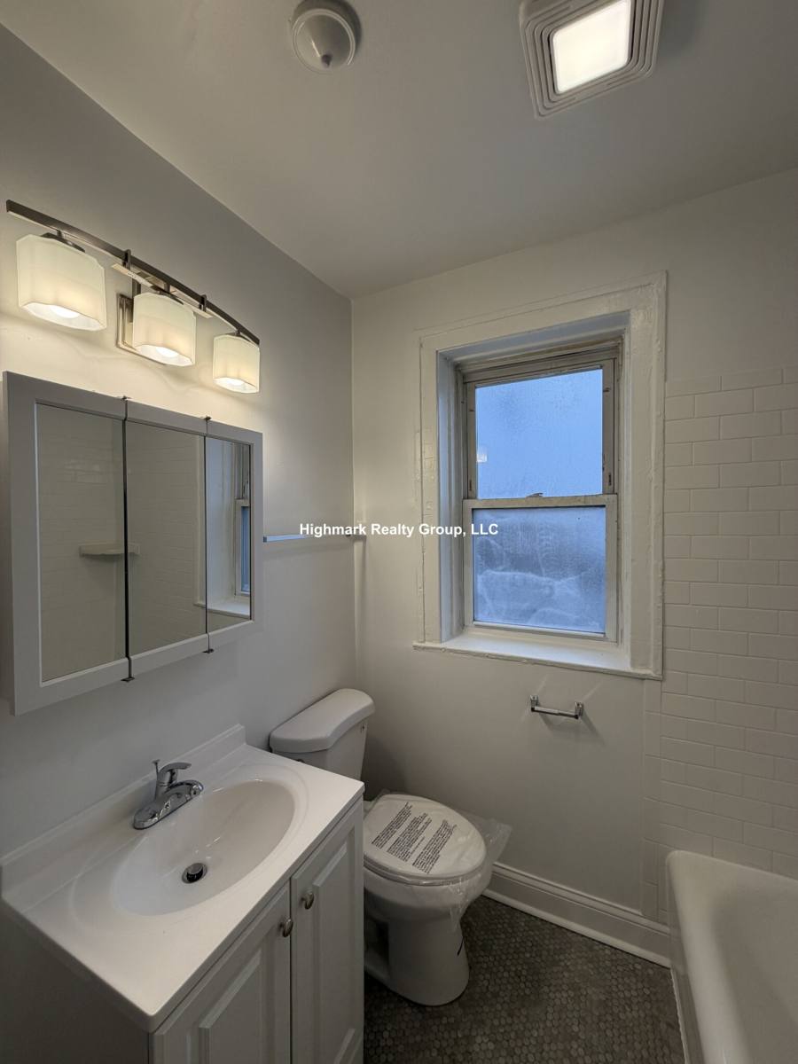 Apartment for rent at 4418 N Whipple St #1E, Chicago, IL 60625