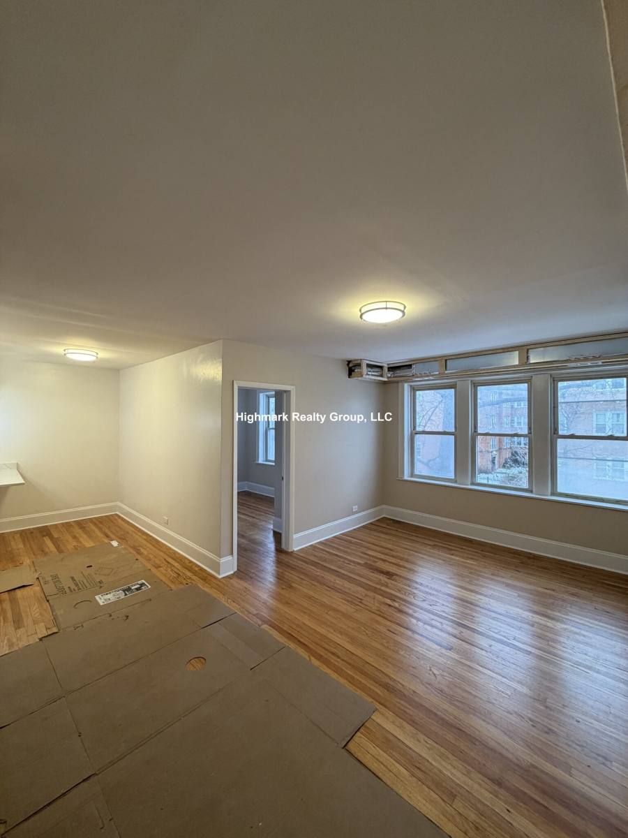 Apartment for rent at 4418 N Whipple St #1E, Chicago, IL 60625