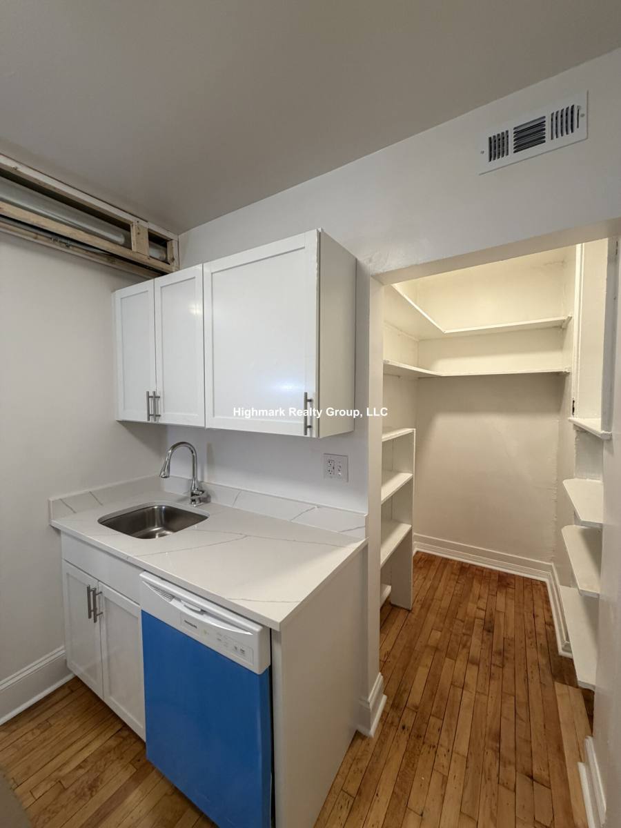 Apartment for rent at 4418 N Whipple St #1E, Chicago, IL 60625