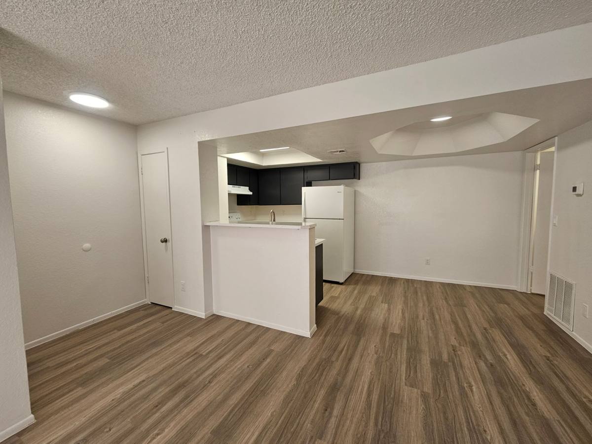 Apartment for rent at 1370 S Price Rd, Tempe, AZ 85281