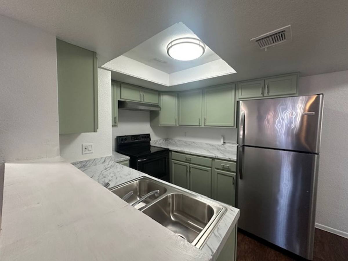 Apartment for rent at 1370 S Price Rd, Tempe, AZ 85281