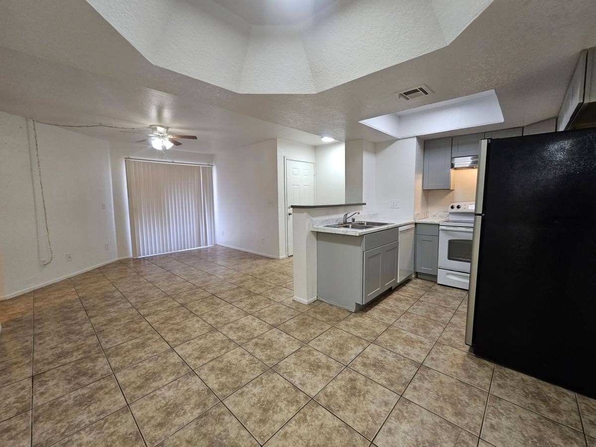 Apartment for rent at 1370 S Price Rd, Tempe, AZ 85281