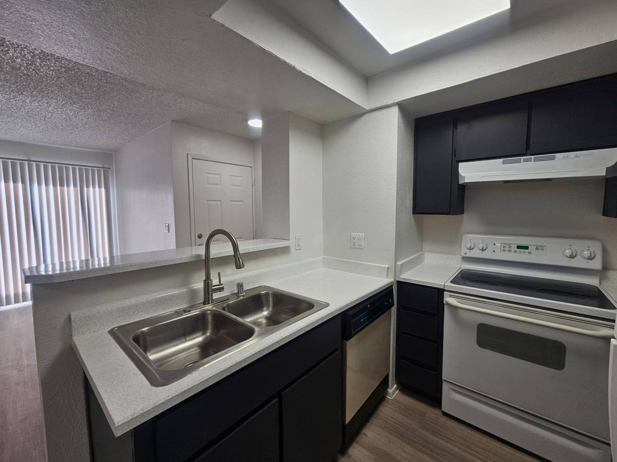Apartment for rent at 1370 S Price Rd, Tempe, AZ 85281