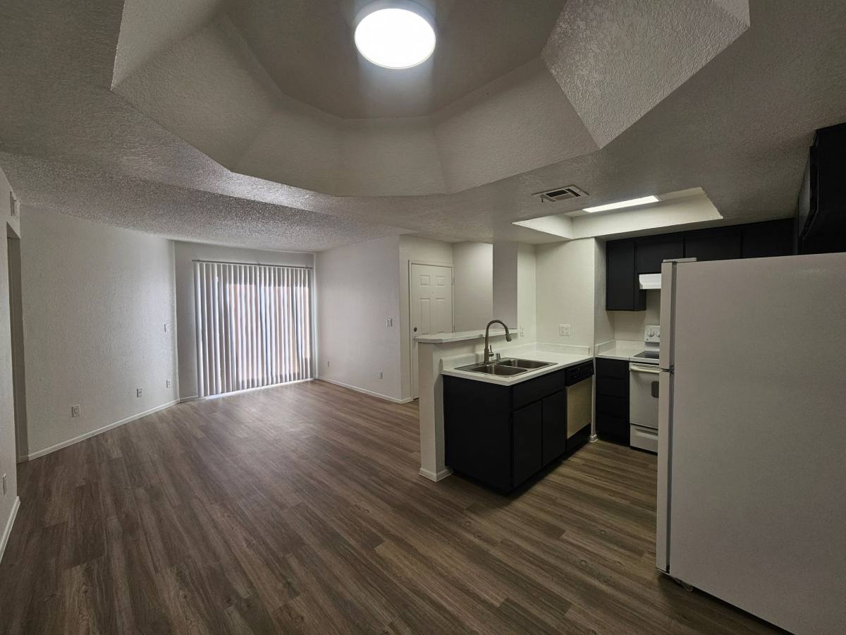 Apartment for rent at 1370 S Price Rd, Tempe, AZ 85281
