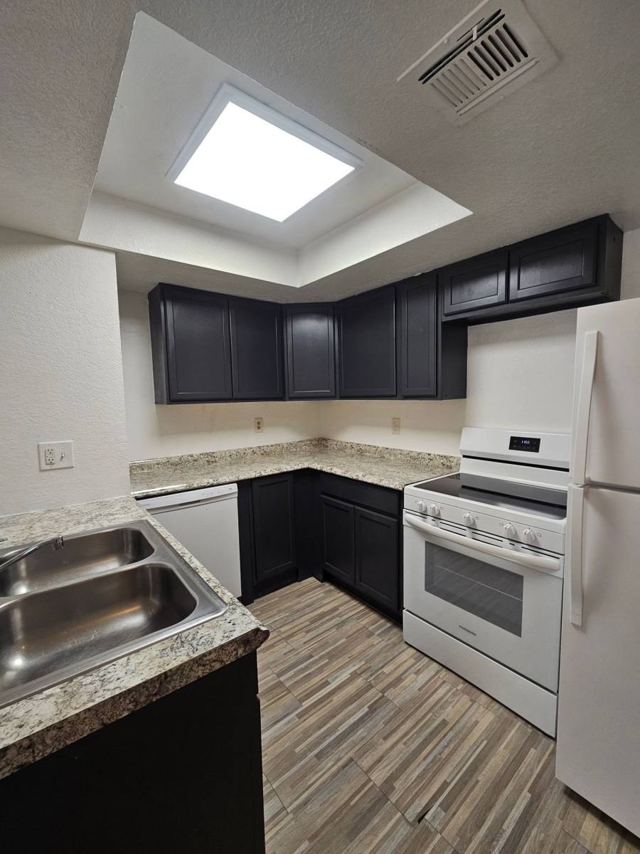 Apartment for rent at 1370 S Price Rd, Tempe, AZ 85281