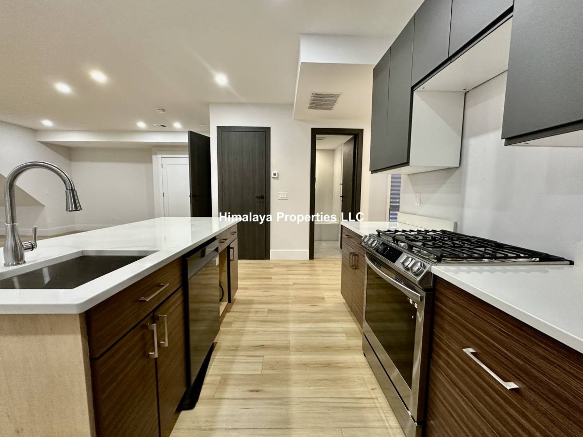 Apartment for rent at 100 Mount Pleasant Ave #3, Roxbury, MA 02119