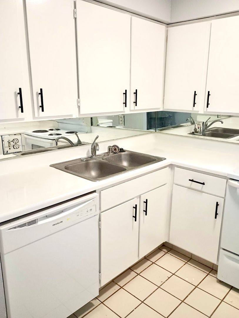 Apartment for rent at 3910 McDuffie, Houston, TX 77098