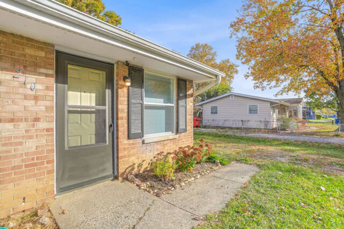 Apartment for rent at 210 212 Birch St, Champaign, IL 61820