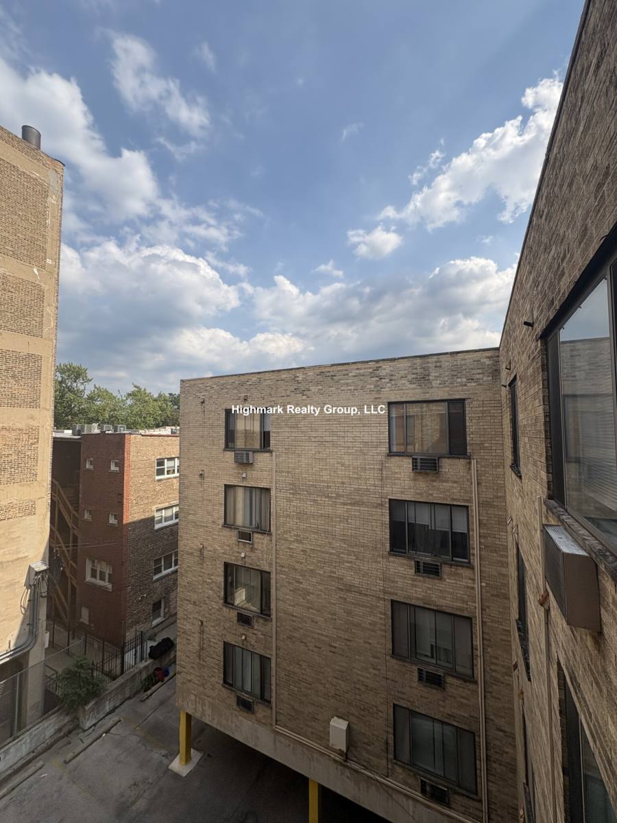 Apartment for rent at 1515 W Morse Ave #305, Chicago, IL 60626