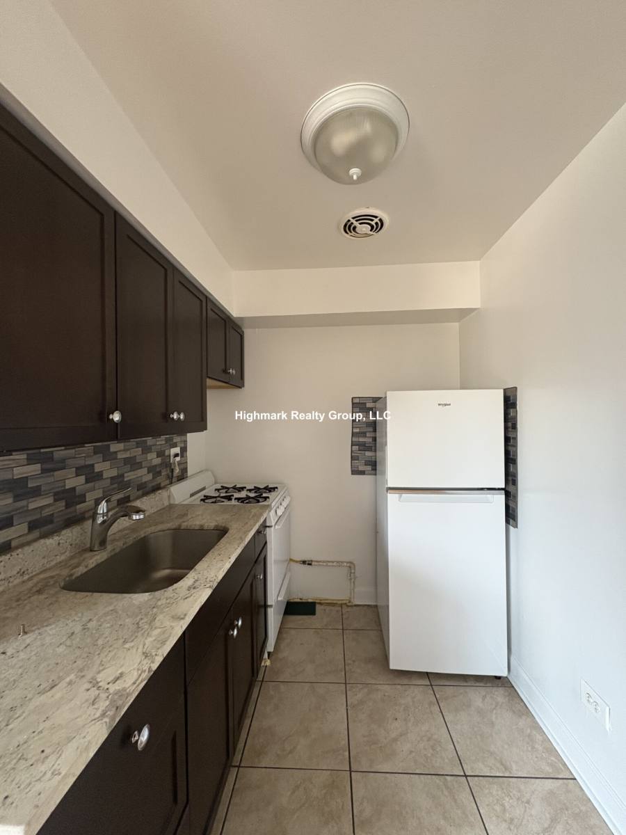 Apartment for rent at 1515 W Morse Ave #305, Chicago, IL 60626
