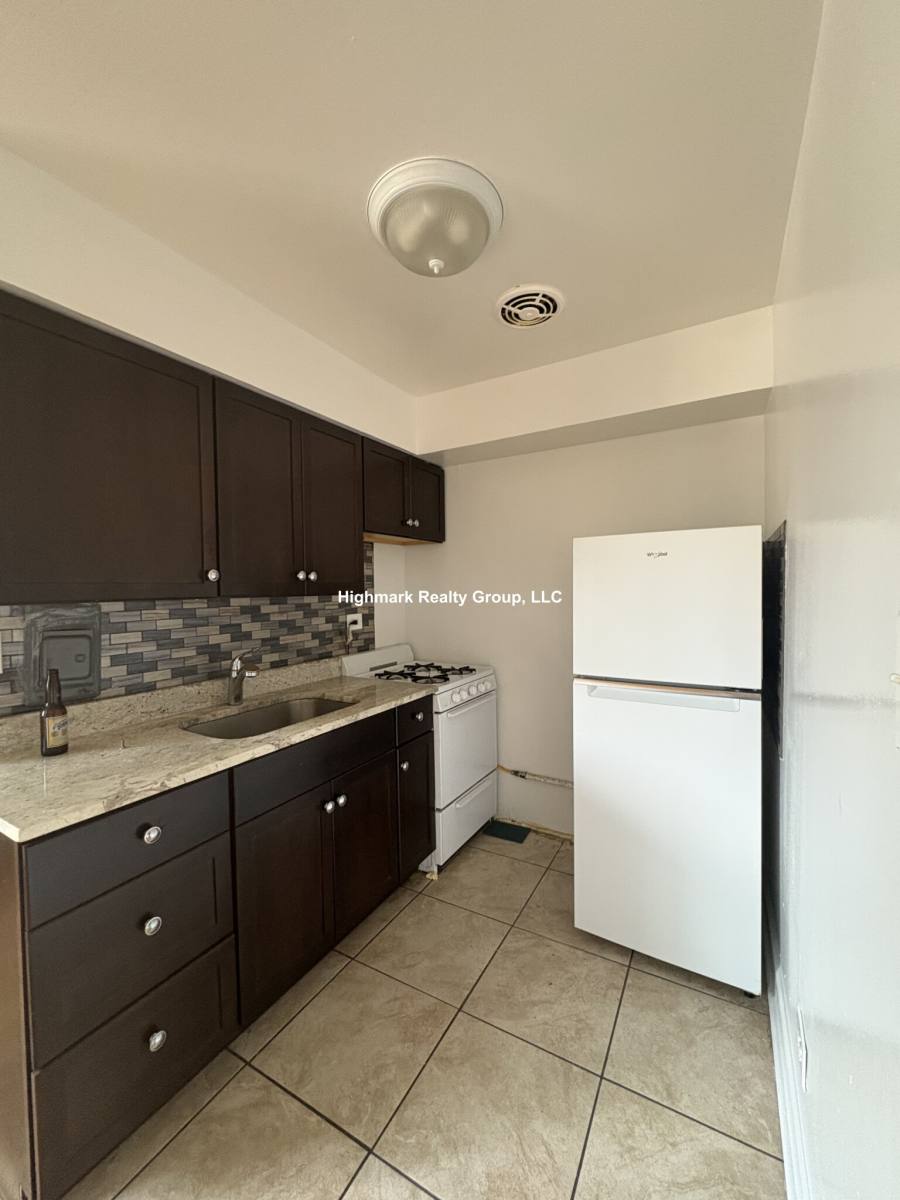 Apartment for rent at 1515 W Morse Ave #305, Chicago, IL 60626