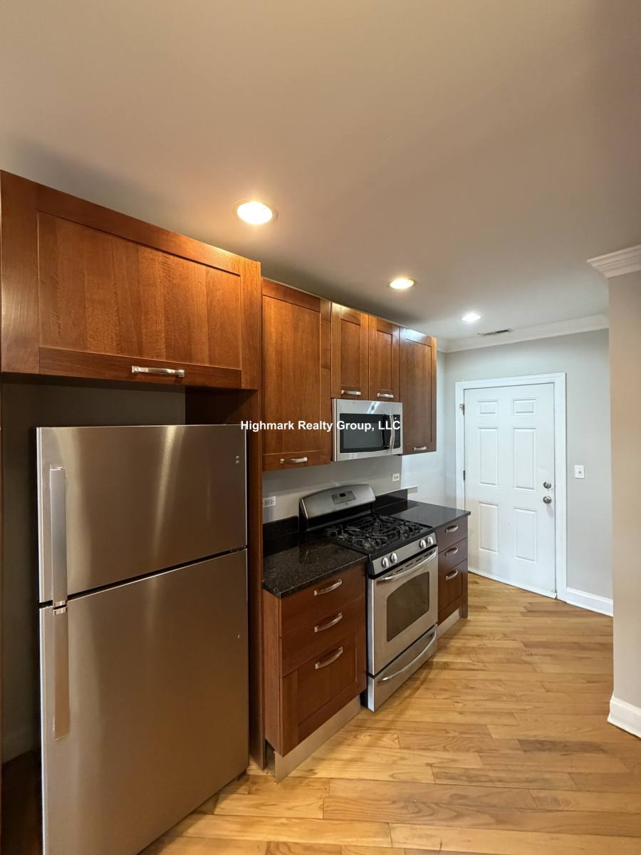 Condo for rent at 2242 W Morse Ave #G1, Chicago, IL 60645
