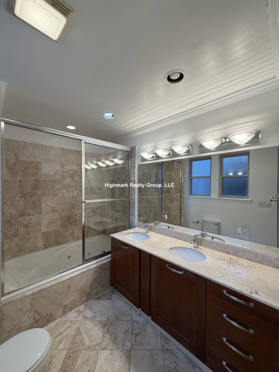 Condo for rent at 2242 W Morse Ave #G1, Chicago, IL 60645