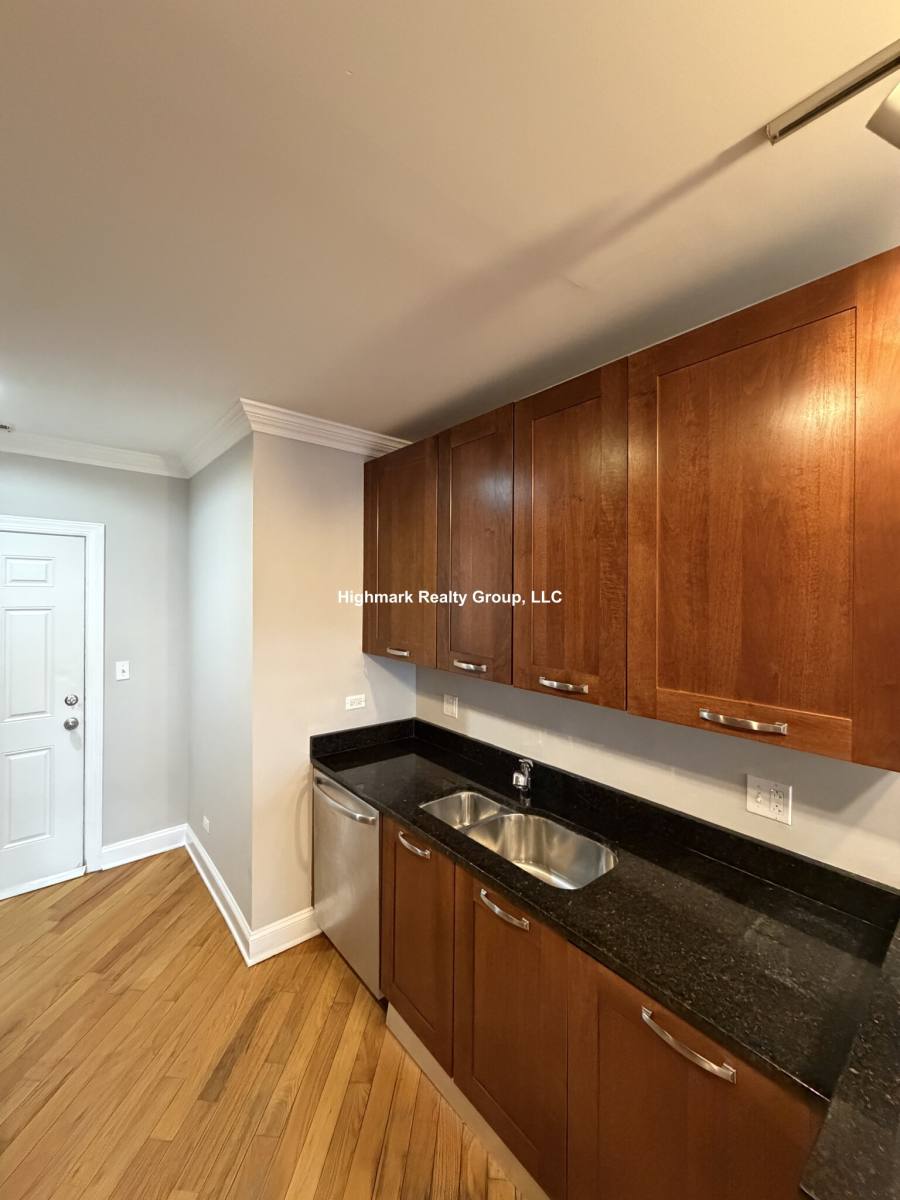 Condo for rent at 2242 W Morse Ave #G1, Chicago, IL 60645
