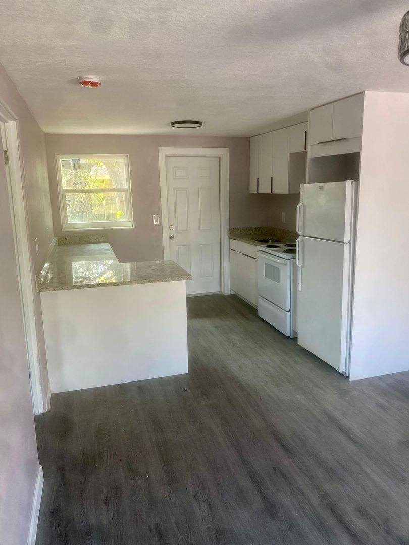 Apartment for rent at 897 10th Ave SW, Largo, FL 33770