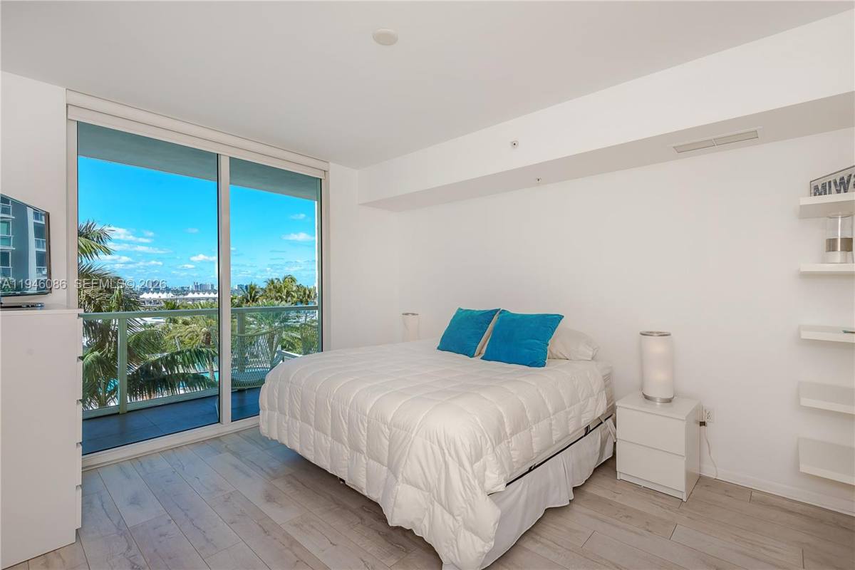 Condo for rent at 253 NE 2nd St #907, Miami, FL 33132
