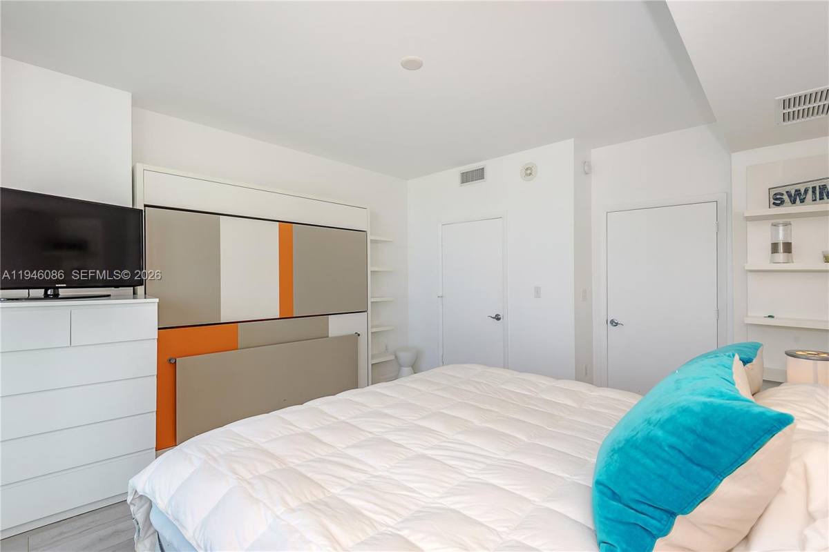 Condo for rent at 253 NE 2nd St #907, Miami, FL 33132