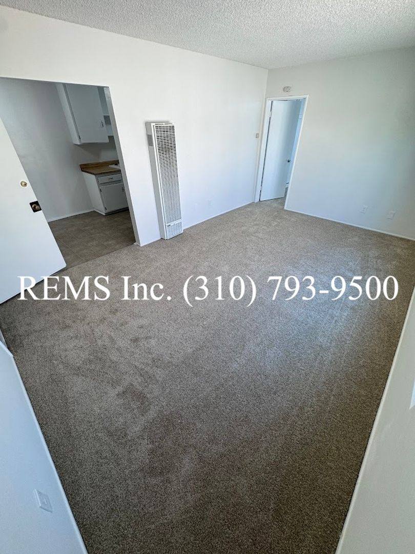Apartment for rent at 825 Myrtle Ave, Inglewood, CA 90301