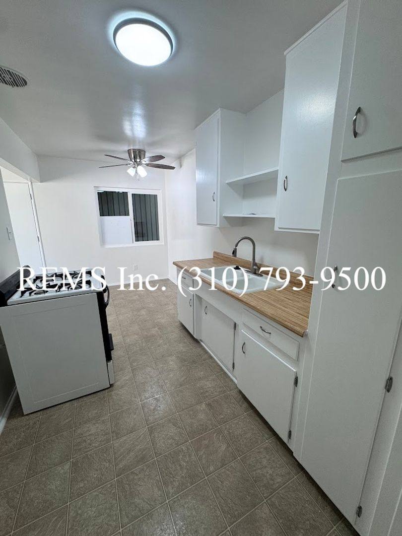 Apartment for rent at 825 Myrtle Ave, Inglewood, CA 90301
