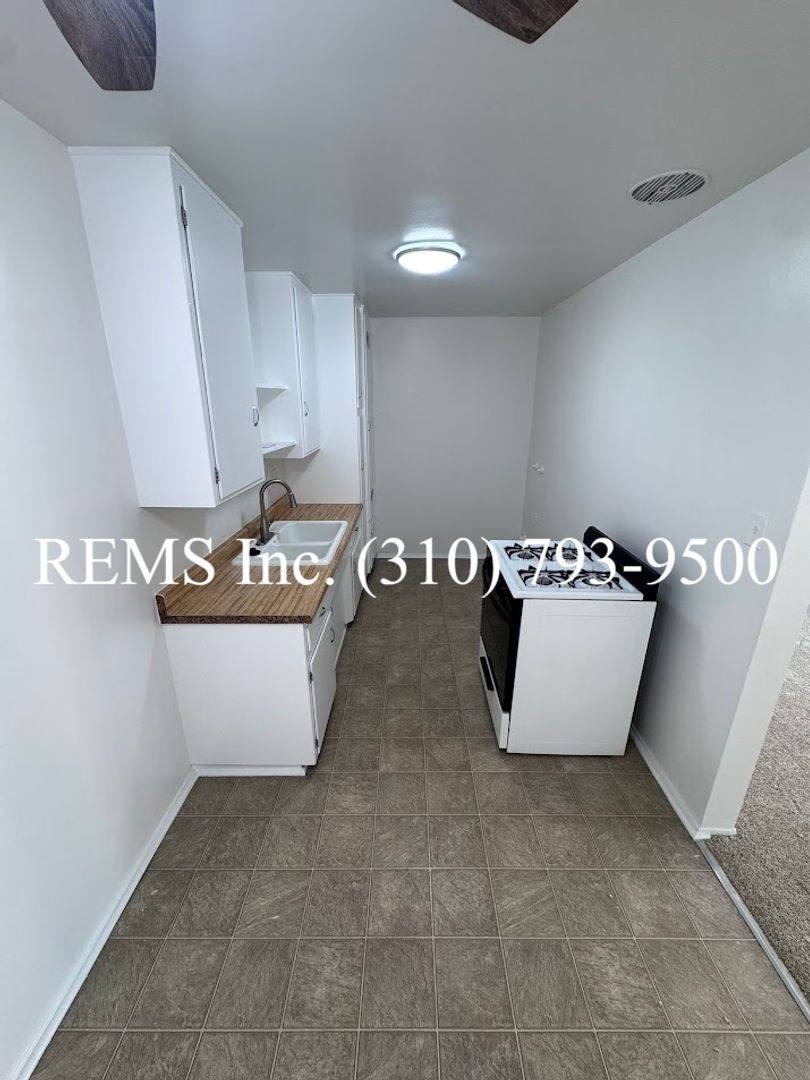 Apartment for rent at 825 Myrtle Ave, Inglewood, CA 90301