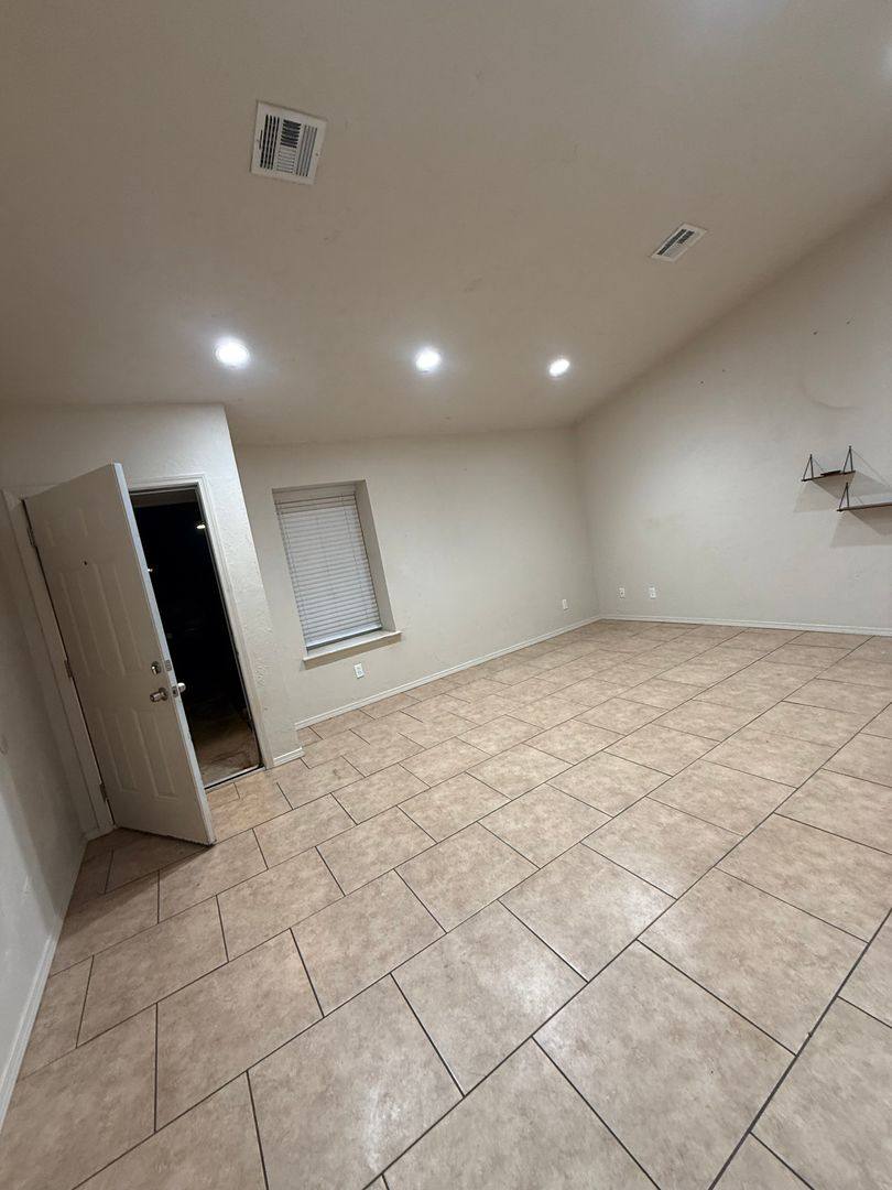 Apartment for rent at 824-930 Railhead Dr, Ada, OK 74820