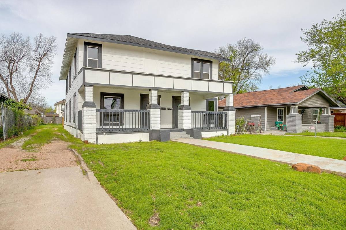 Townhouse for rent at 2932 Travis Ave, Fort Worth, TX 76110