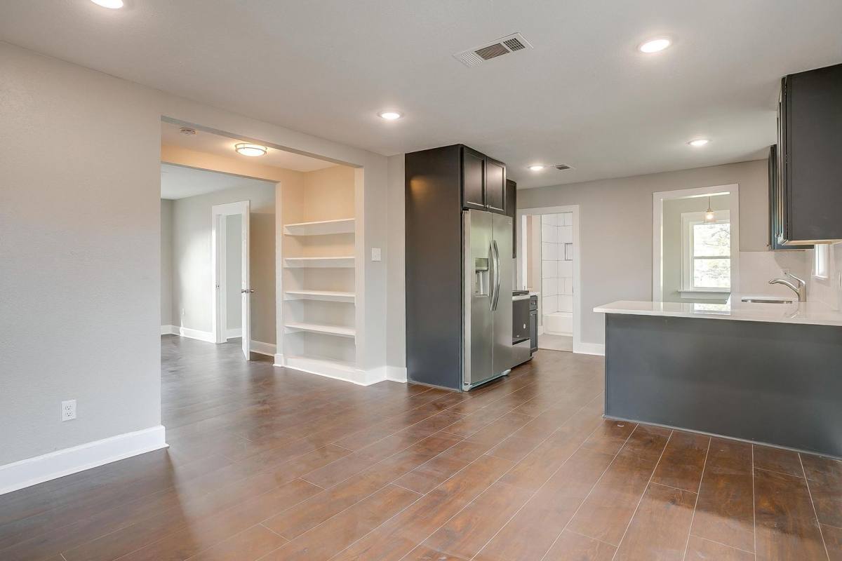 Townhouse for rent at 2932 Travis Ave, Fort Worth, TX 76110