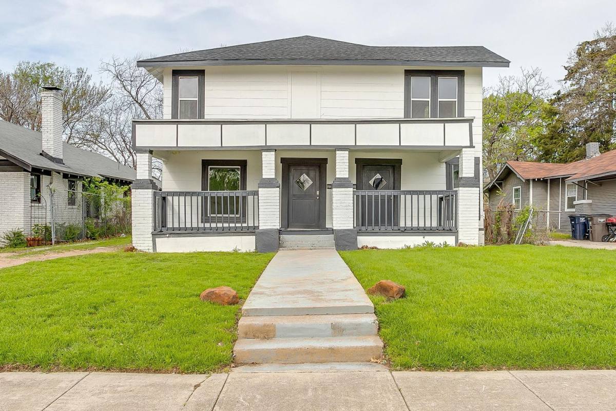Townhouse for rent at 2932 Travis Ave, Fort Worth, TX 76110