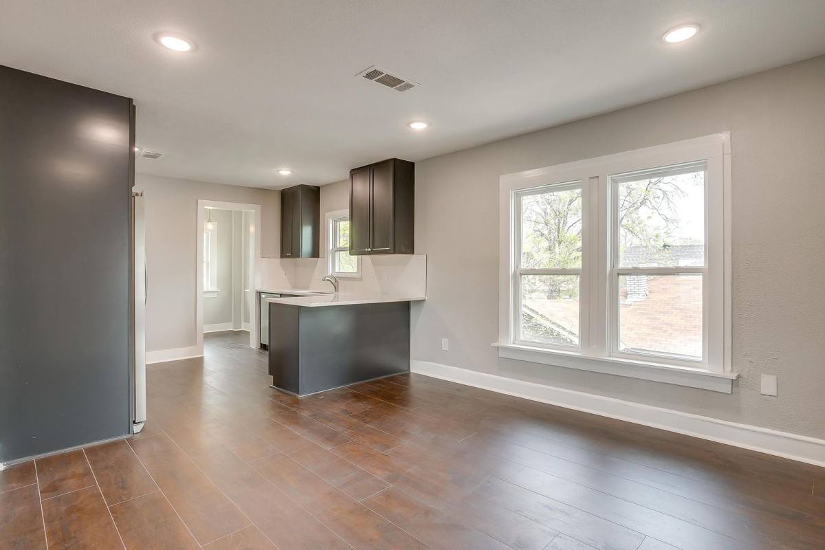 Townhouse for rent at 2932 Travis Ave, Fort Worth, TX 76110