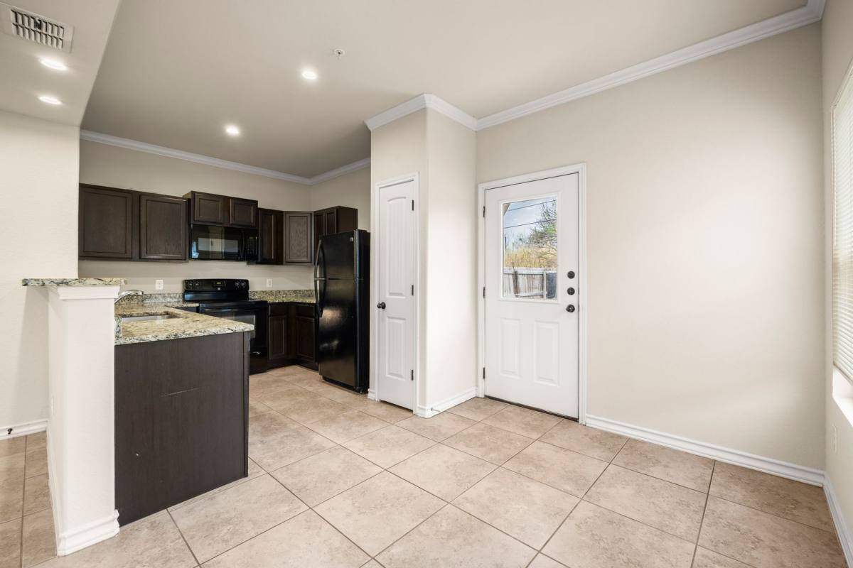 Townhouse for rent at 6615 Arancione Ave, San Antonio, TX 78233