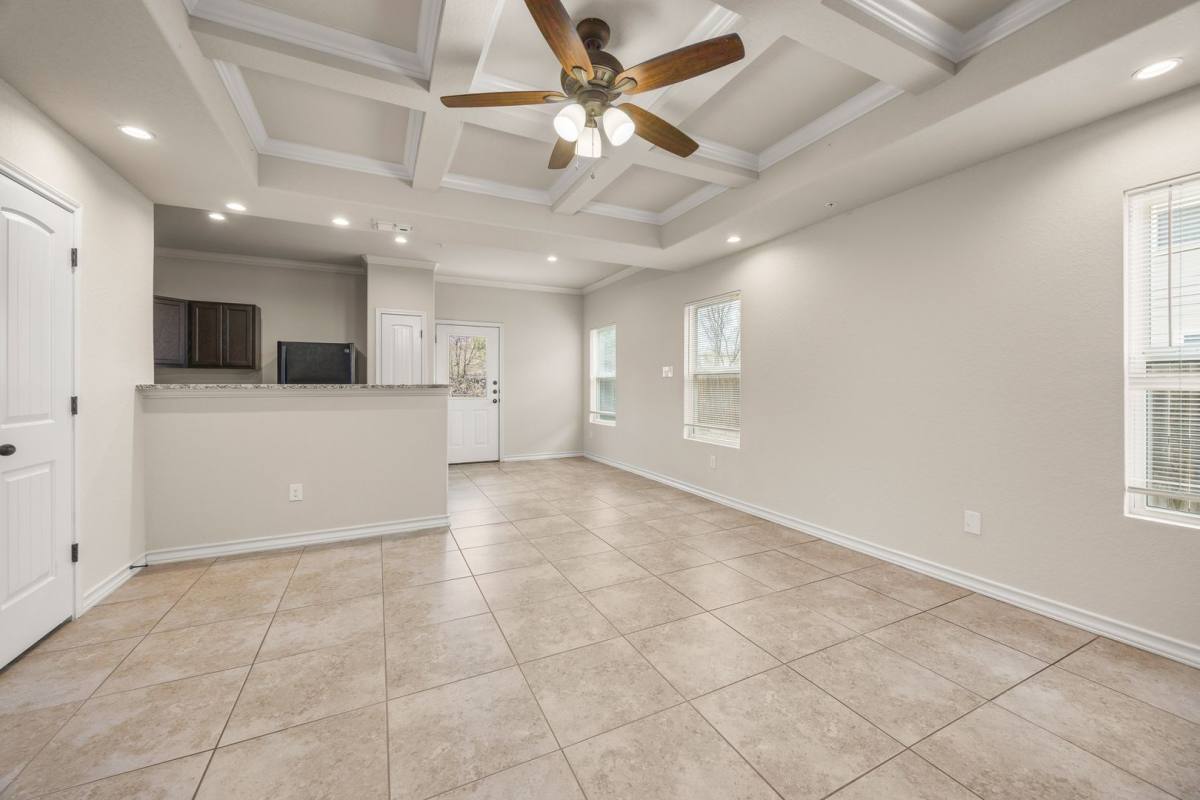 Townhouse for rent at 6615 Arancione Ave, San Antonio, TX 78233