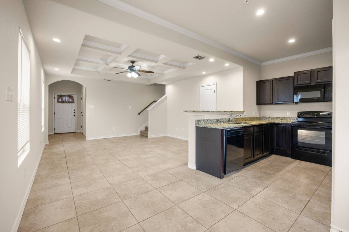 Townhouse for rent at 6615 Arancione Ave, San Antonio, TX 78233