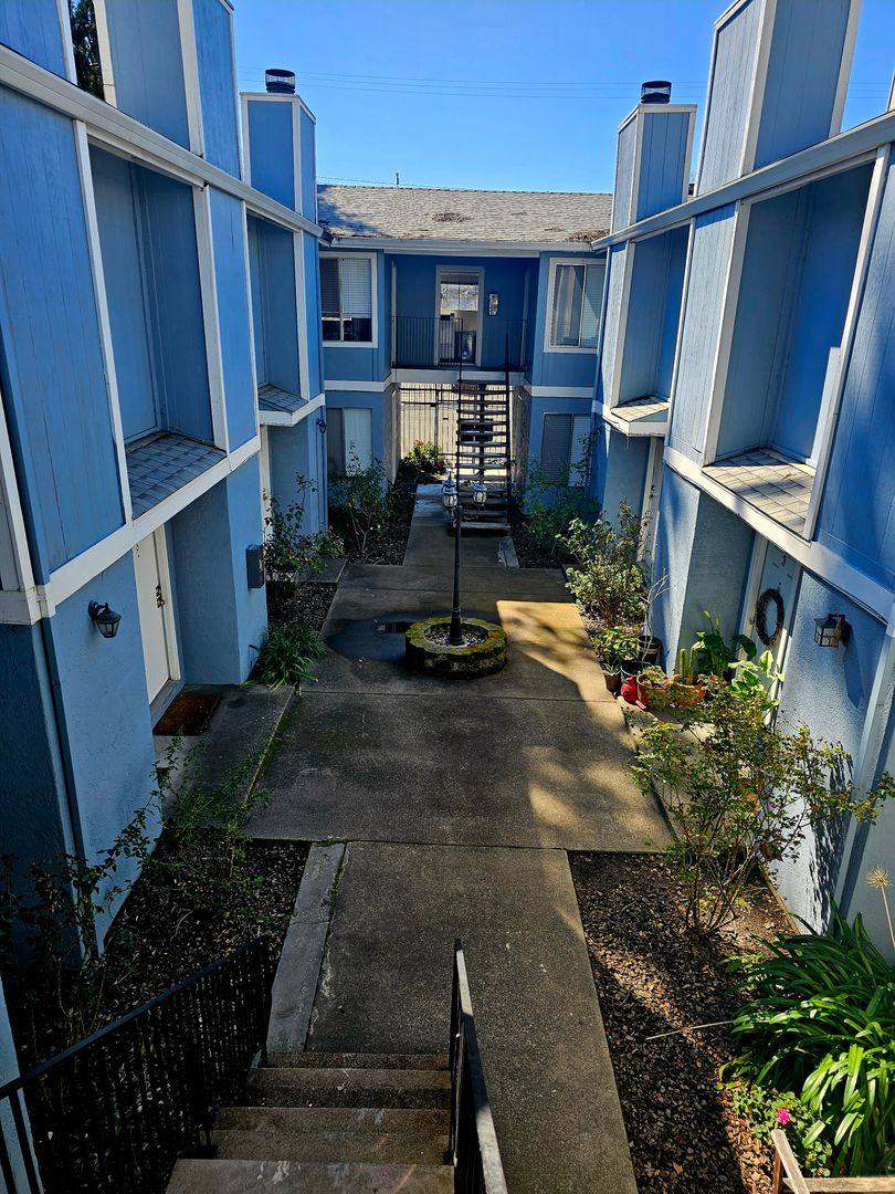 Apartment for rent at 1814 V St, Sacramento, CA 95818
