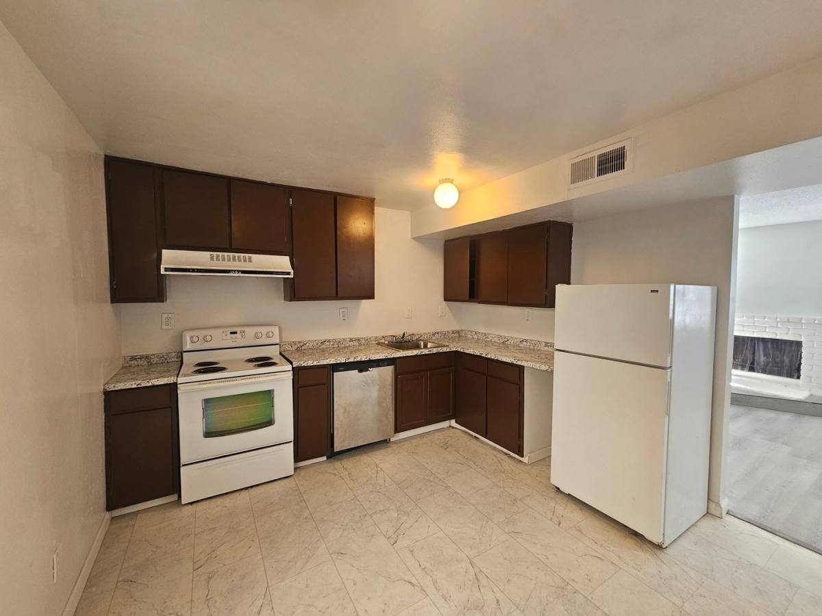 Apartment for rent at 1814 V St, Sacramento, CA 95818