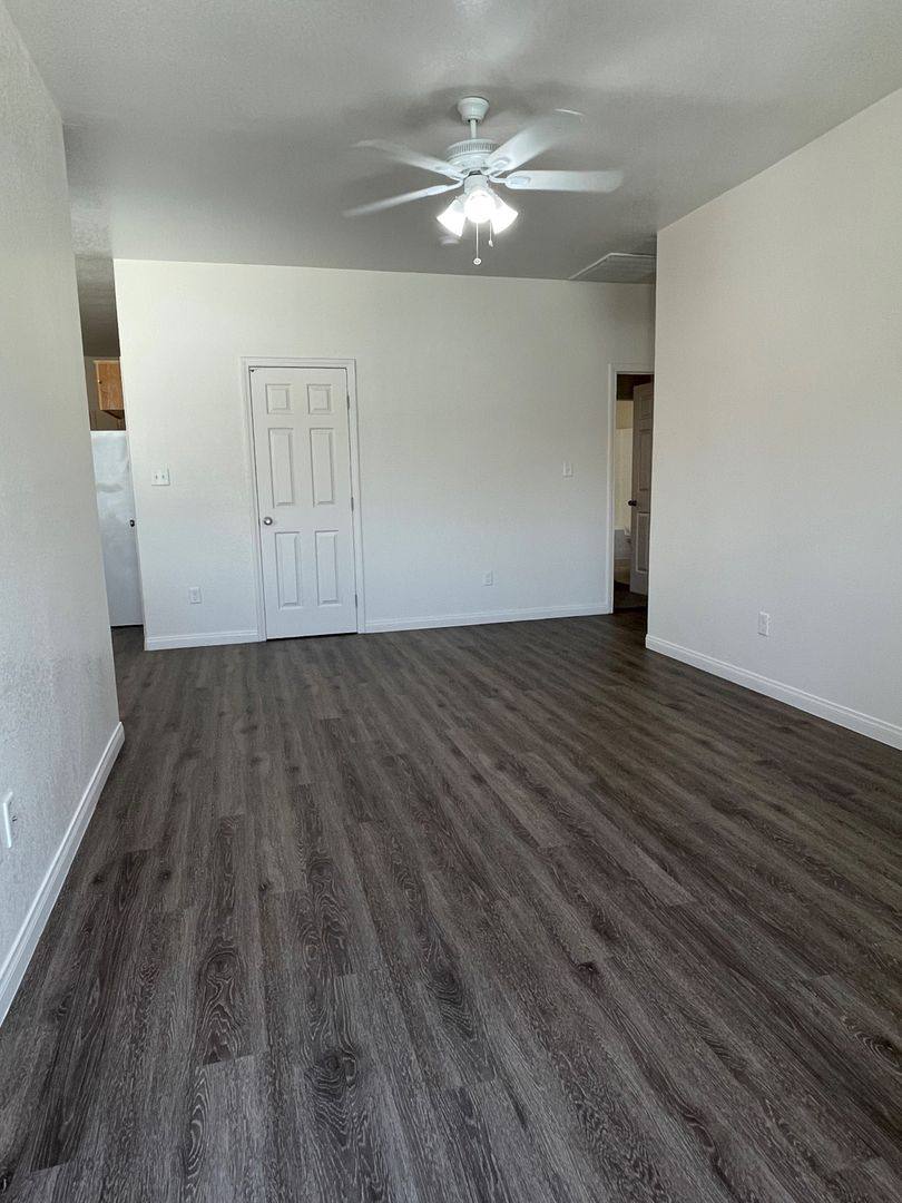 Apartment for rent at 3125 Park Meadows Dr, Bakersfield, CA 93308