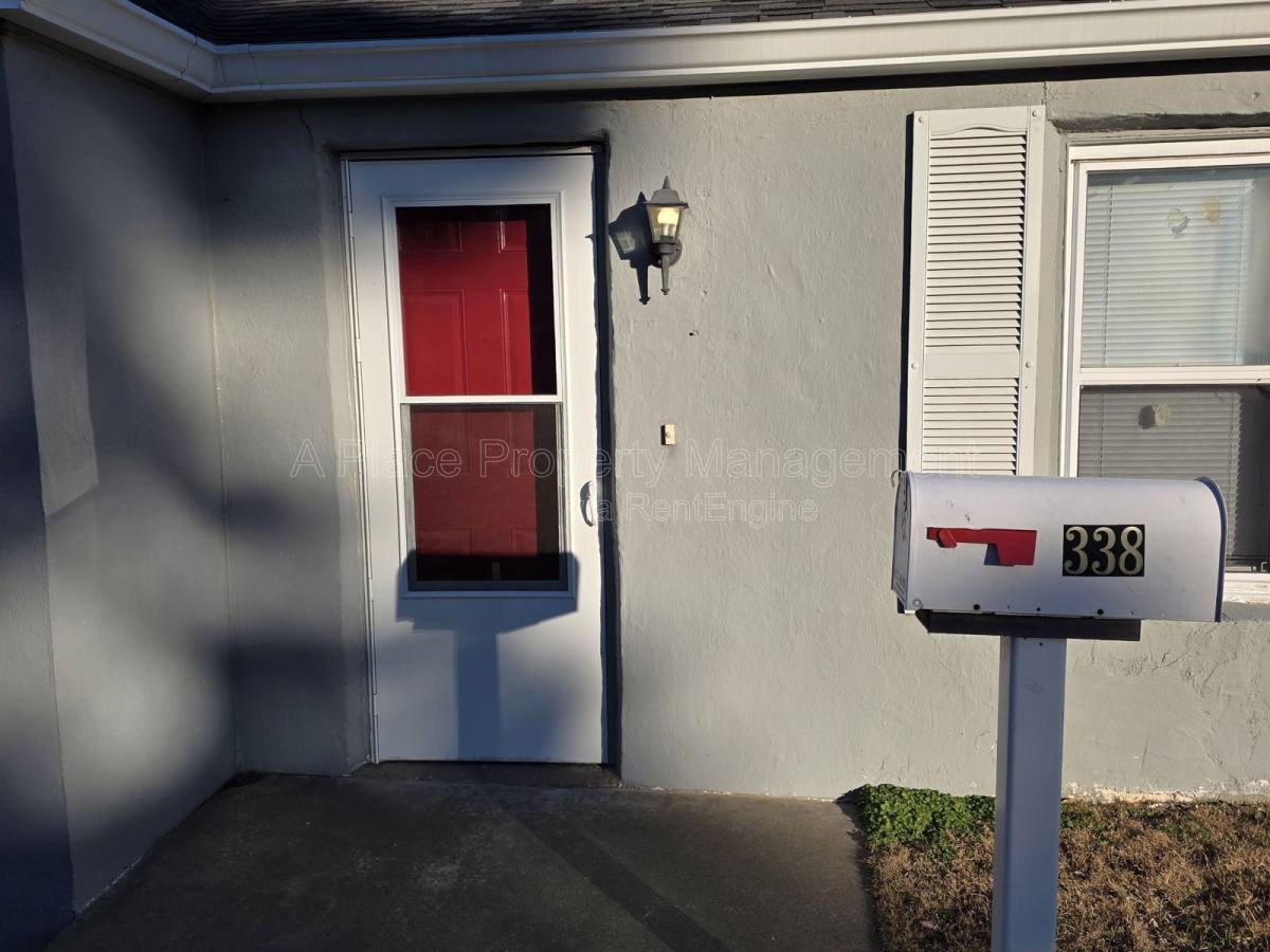 House for rent at 338 La Motte Lane, Saint Louis, MO 63135