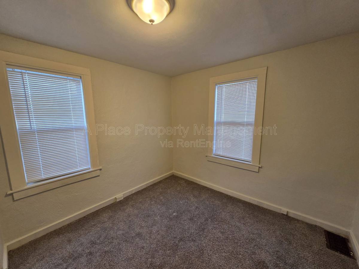 House for rent at 338 La Motte Lane, Saint Louis, MO 63135