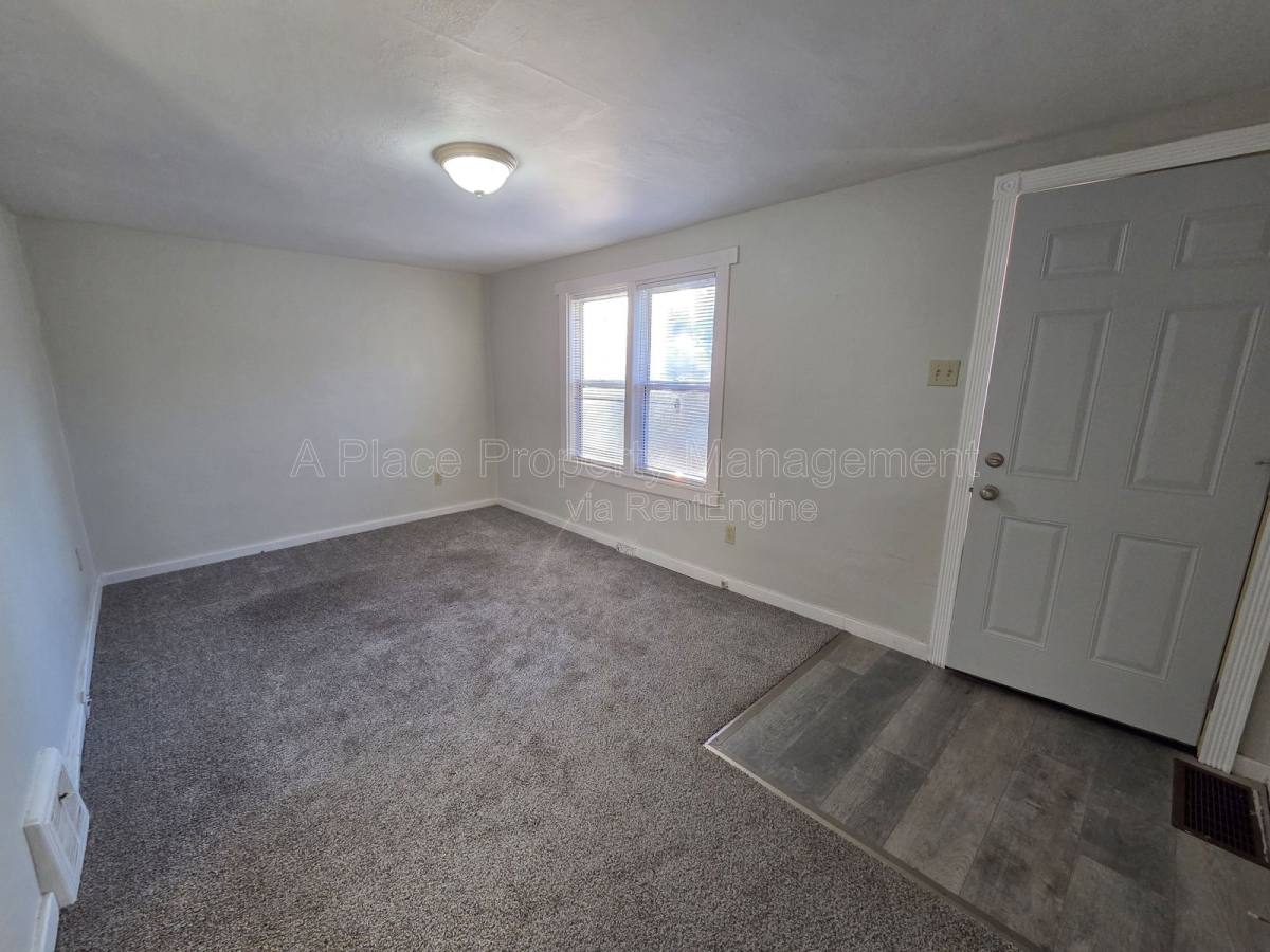 House for rent at 338 La Motte Lane, Saint Louis, MO 63135