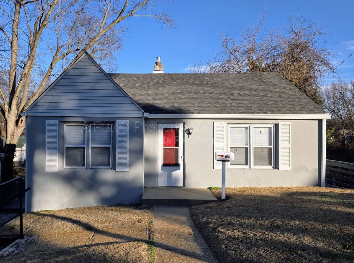House for rent at 338 La Motte Lane, Saint Louis, MO 63135