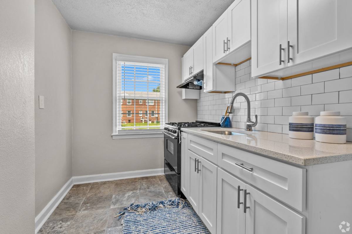 Apartment for rent at 9 Seminole Dr, Portsmouth, VA 23702