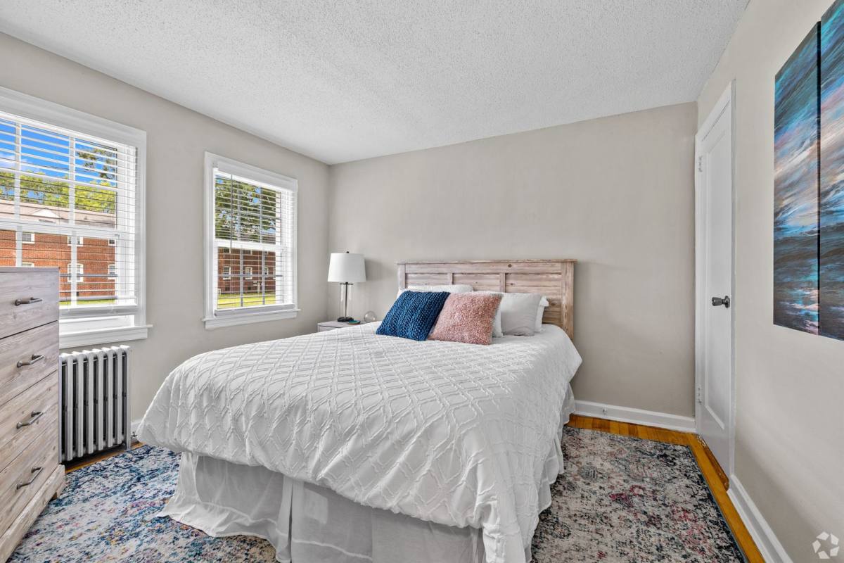 Apartment for rent at 9 Seminole Dr, Portsmouth, VA 23702