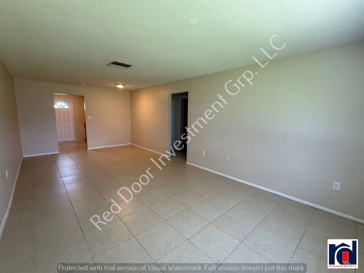 Apartment for rent at 2744 Botts Landing Rd, Deland, FL 32720