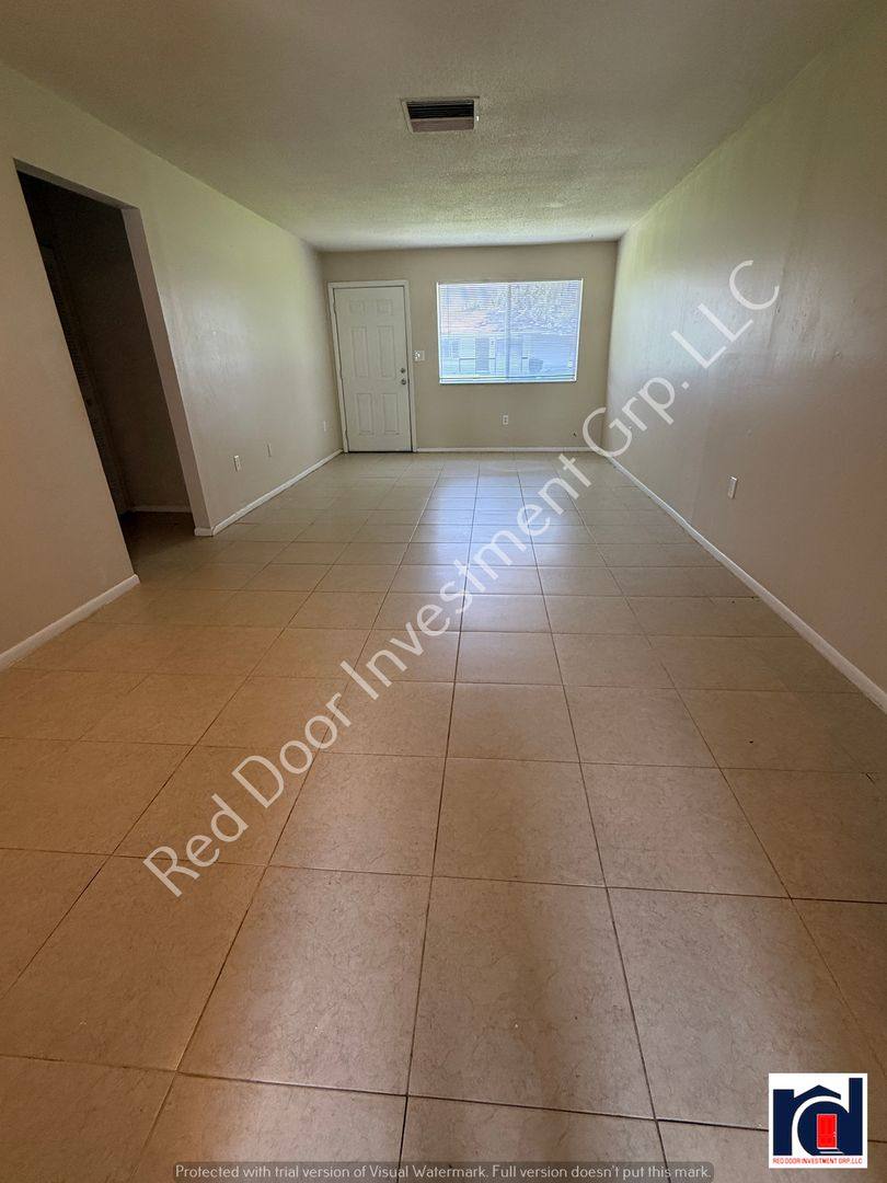 Apartment for rent at 2744 Botts Landing Rd, Deland, FL 32720