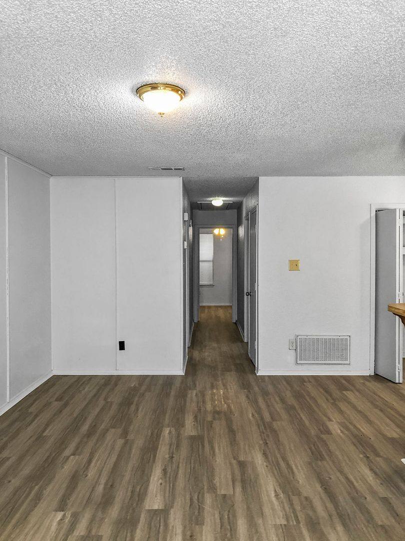 Townhouse for rent at 821 N Mesquite St, Arlington, TX 76011